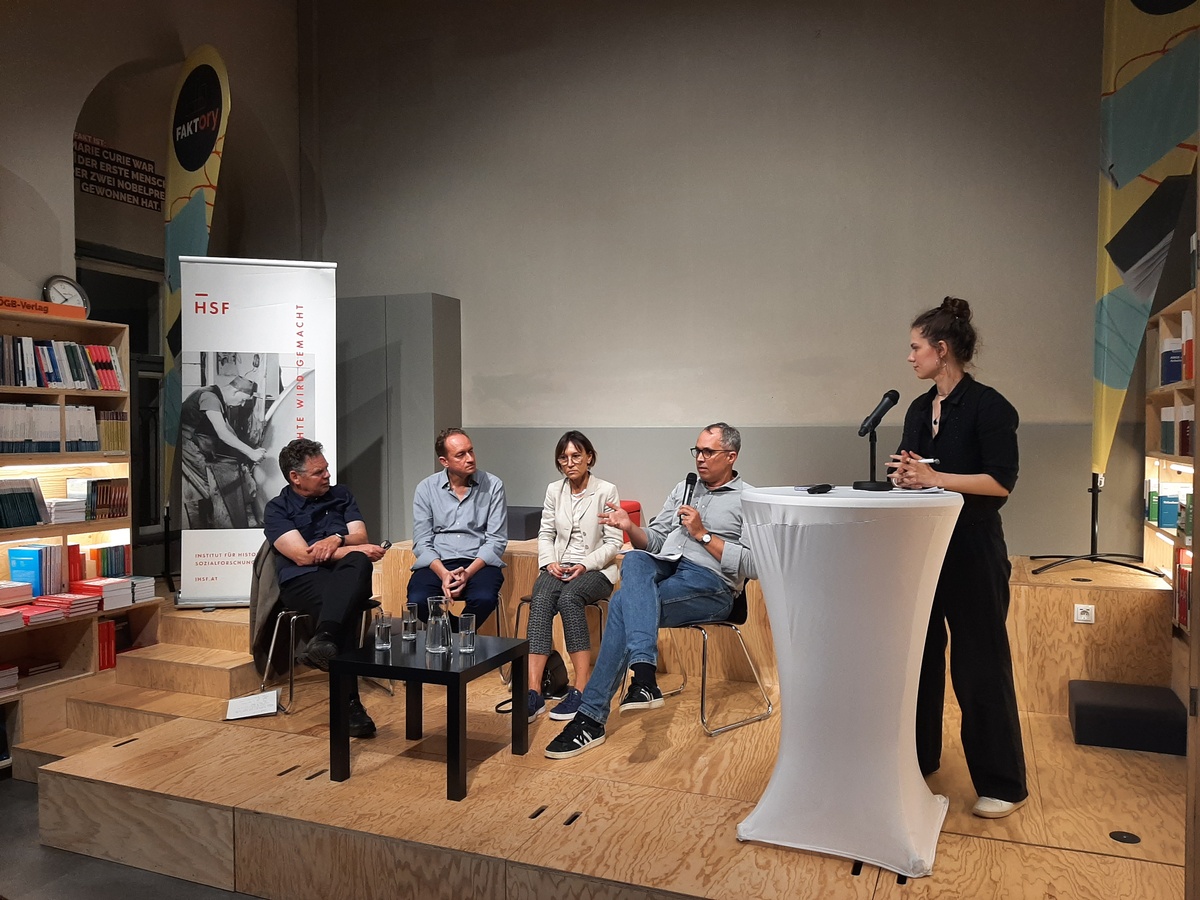 Podium (v.l.n.r.): Michael Huberman, Mario Holzner, Silja Tillner, Florian Wenninger, Charlotte Rönchen (Mod.) © IHSF