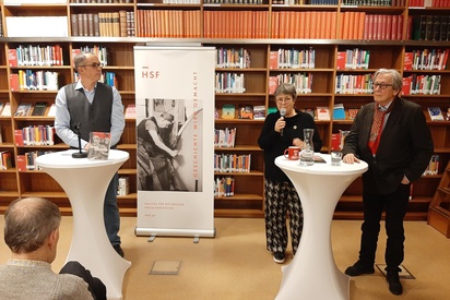 Podium, v.l.n.r.: Florian Wenninger (Mod.), Wilhelmine Goldmann, Ferdinand Lacina © IHSF