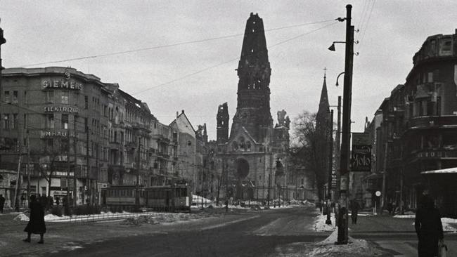 Die zerst&ouml;rte Ged&auml;chtniskirche fotografiert von einem alliierten Soldaten, Januar 1947 &copy; United States Holocaust Memorial Museum, courtesy of Robert L. Kaplan