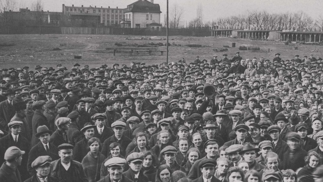 Strike at the Widzew textile factory in Ł&oacute;dź, Poland, 1927 &copy; Narodowe Archiwum Cyfrowe