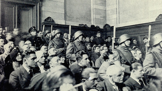 Foto einer Standgerichtsverhandlung 1934. © IHSF