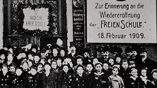Zur Erinnerung an die Wiedereröffnung der "Freien Schule" © Archiv des Autoren