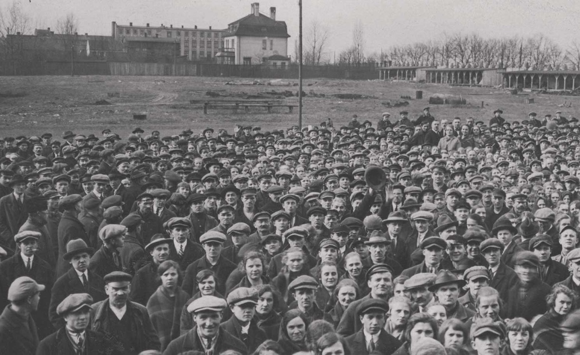 Strike at the Widzew textile factory in Ł&oacute;dź, Poland, 1927 &copy; Narodowe Archiwum Cyfrowe